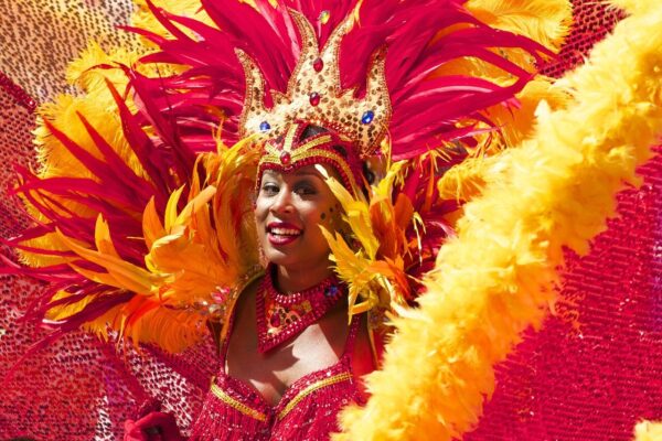 Voyage Autour du Monde en Costumes : Les Traditions de Carnaval les Plus Colorées
